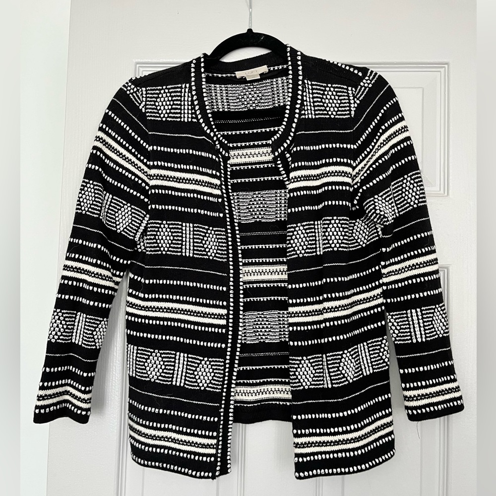 Black and white patterned sweater/cardigan